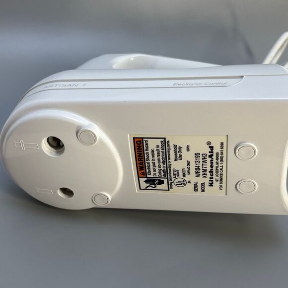 New in Box KitchenAid hand mixer Artisan 7 speed KHM7T tested digital control - Picture 4 of 9